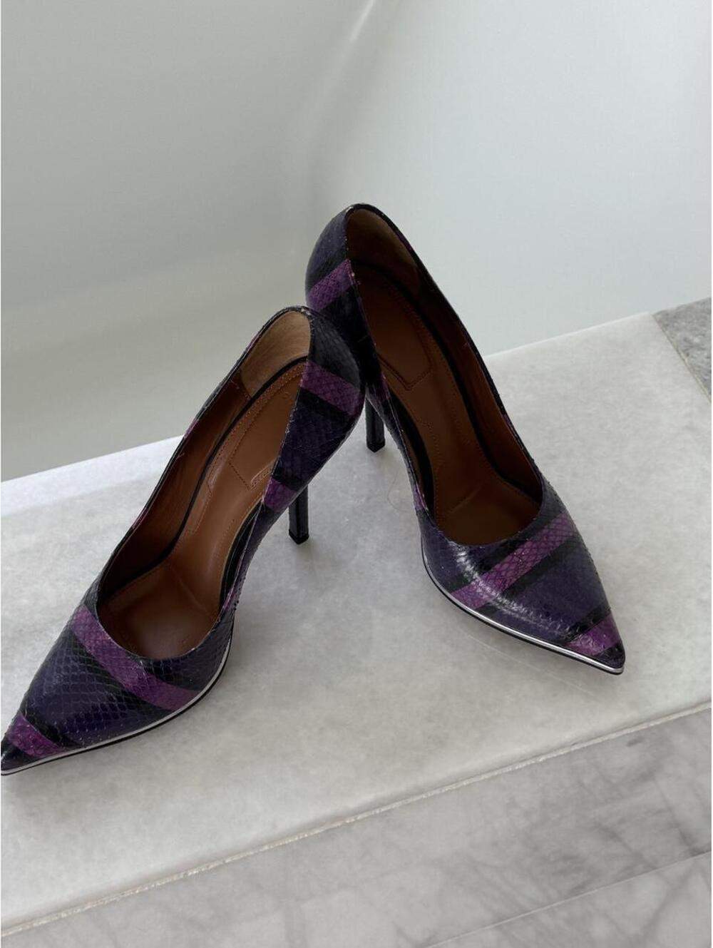 Givenchy Authentic Vintage Python Print Pointed Toe Pumps - Picture 2 of 2